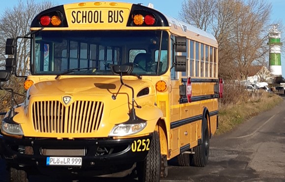 Schoolbus in Strande